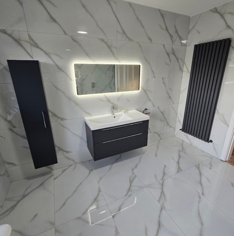 Luxury marble bathroom with LED mirror by True-Temp