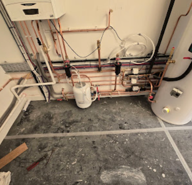 Heating pipework and manifold system